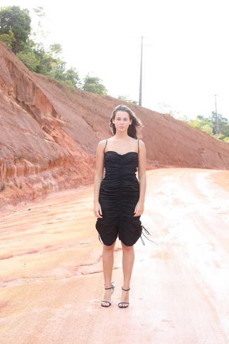 Платья в рюшах и сборках: коллекция Marques'Almeida, resort 2016