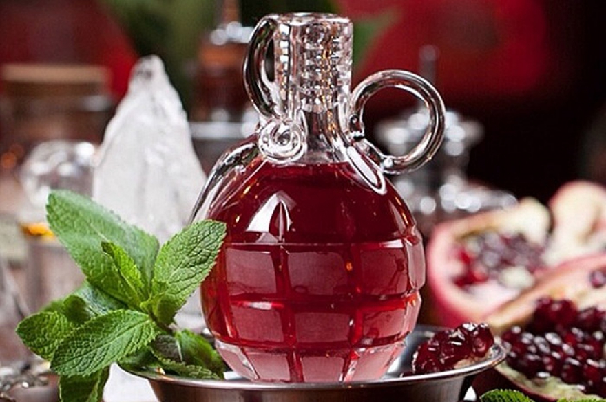 Коктейль «Гранатовый джин» из бара Gin Tonic