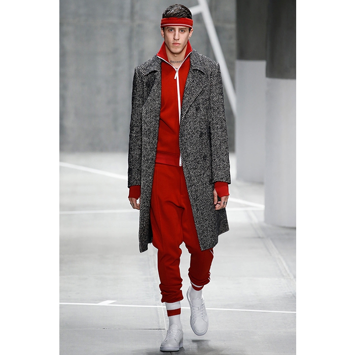 За основу осенней коллекции Lacoste дизайнер Фелипе Оливейра Баптиста взял ироничный стиль героев комедии Уэса Андерсона «Семейка Тененбаум». Марго