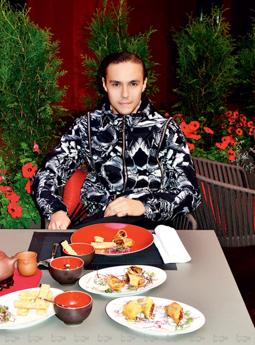 It-boy Александр Сергеенко на террасе ресторана Tse Fung