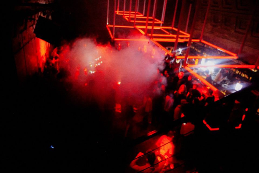 Afterparty 18-часовой культурно-развлекательный рейв должен венчаться афтепати во внутреннем дворе от команды организаторов: музыкальной формации