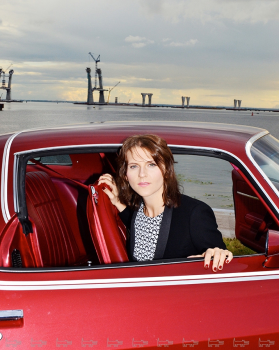 На Виктории: сорочка, смокинг, платок и туфли Brunello Cucinelli (Brunello Cucinelli).