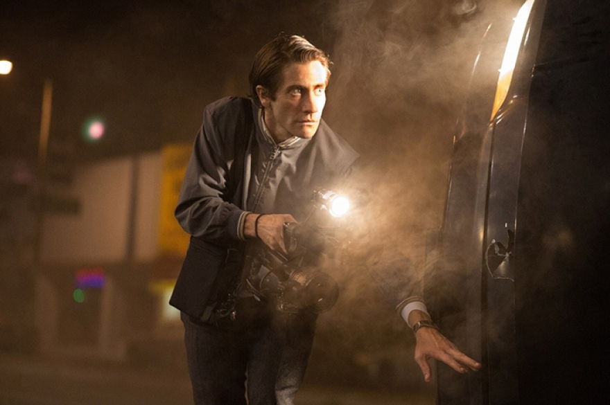 Фильм «Стрингер» Неспешный, визуально почти совершенный триллер про мелкого мошенника, который становится папарацци, страстно стремится откопать какую