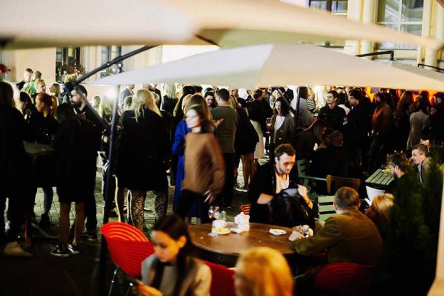 Вечеринка Deep Fried Friends В Петербурге впервые выступят пять молодых диджеев, прославившиеся шумными вечеринками в столичных барах Strelka и Denis