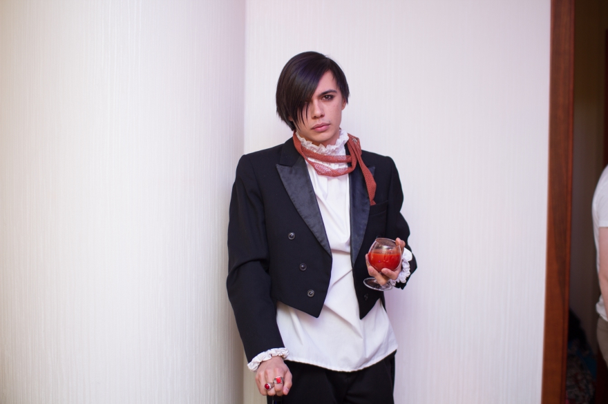 Оскар Юнусов, музыкант: «Я воплощал образ вампира в тусовке странных чуваков. Кусал женщину в шею. Другую бил по щеке. С третьей женщиной лежал на