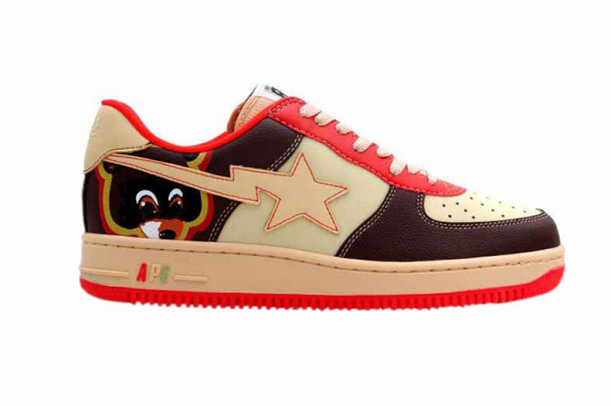 2007 год, A Bathing Ape Bapesta FS 001 Dropout Bear Сотрудничество со стрит-брендом A Bathing Ape завершилось парой ироничных сникеров с фирменным