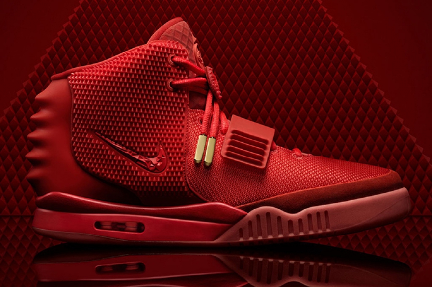 2008 год, Nike Air Yeezy 1 Grammy Яркие сникеры с полупрозрачной подошвой, которые Канье посвятил умершей матери, не получили официального релиза и до