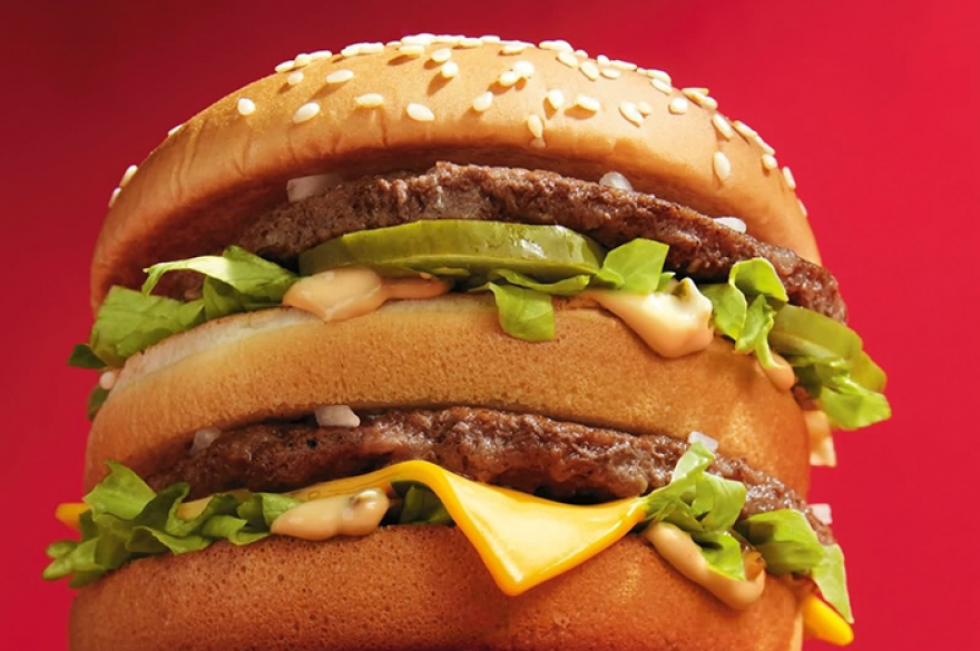Двойной гамбургер из McDonald's