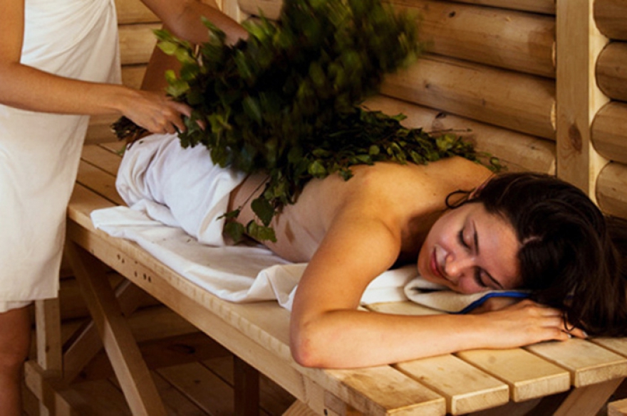 Дегтярные бани делятся на пять классов: и для семей с детьми, и для развеселых девичников, и для одиноких VIP