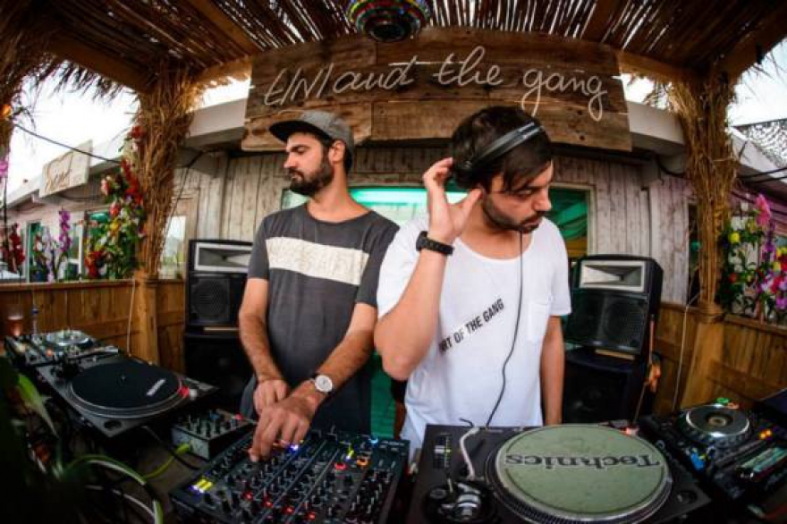 Руфтоп с Livio & Roby Солировать на крыше Hi-Hat в этот раз будут завсегдатаи вечеринок на Ибице — дуэт Livio & Roby. На их счету релизы на лейблах