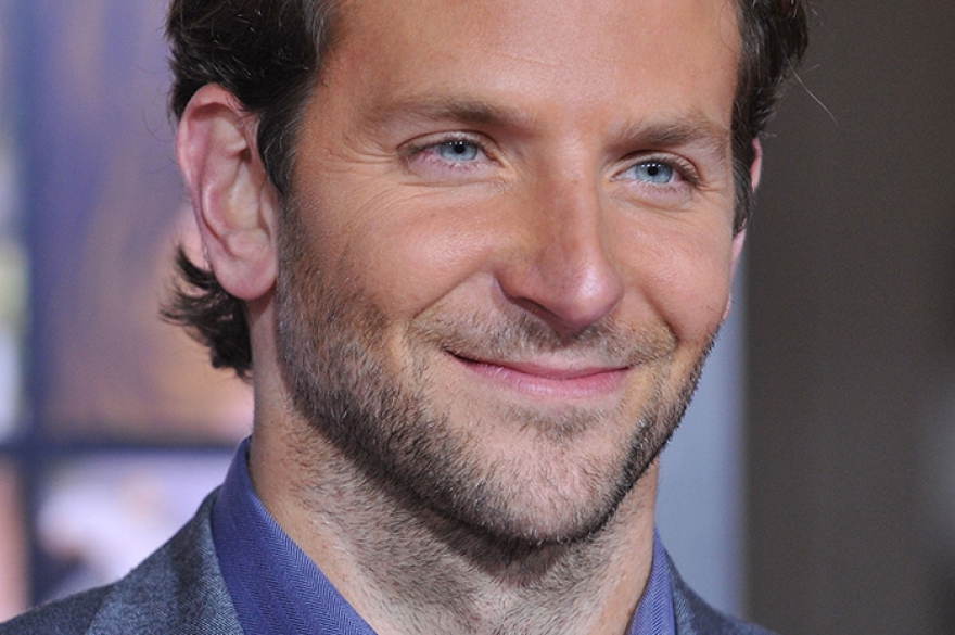 Контакт Брэдли Купера с автобронзантом был сказочным: по усам текло, но на бороду уже не попало.