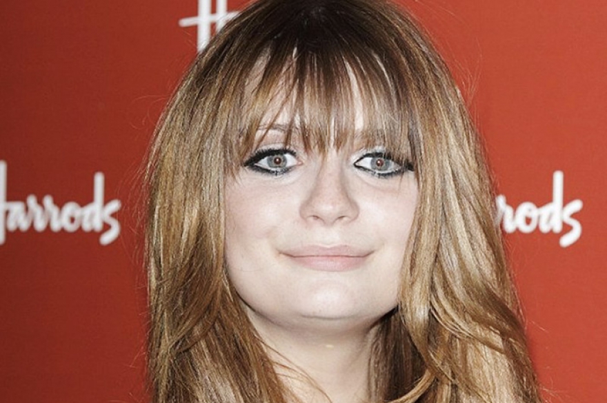 Устроив косплей Грампи Кэт, Миша Бартон подчеркнула подводкой печально опущенные уголки глаз.