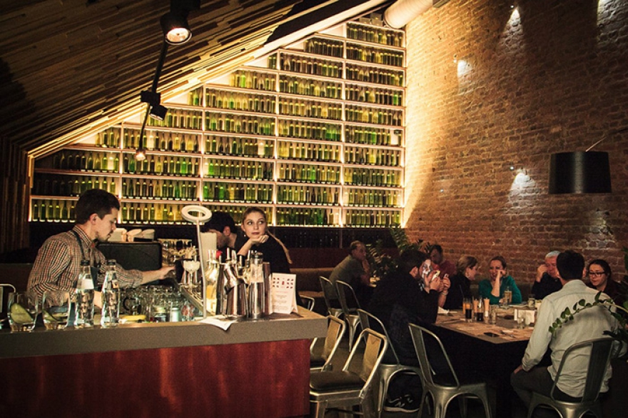 Жюльен из лисичек Готовить из грибов в «Арка. Bar & Grill» любят и умеют — даже в коктейльной карте у них есть коктейль «Грибоедов» с настоянным на