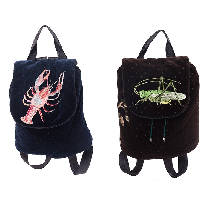 Кто собирает детей в школу в английском бархате, тот Татьяна Парфенова. В новой аксессуарной линейке модного дома — рюкзаки с вышитыми раками