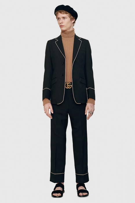 Брюки, 43700 руб., свитер, 38300 руб. (ДЛТ)