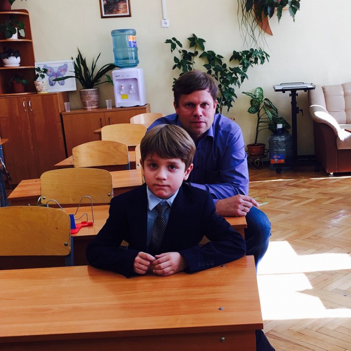 Сын певицы Татьяны Булановой и полузащитника Владислава Радимова Никита в этом году пошел уже во второй класс школы на Васильевском острове, и об