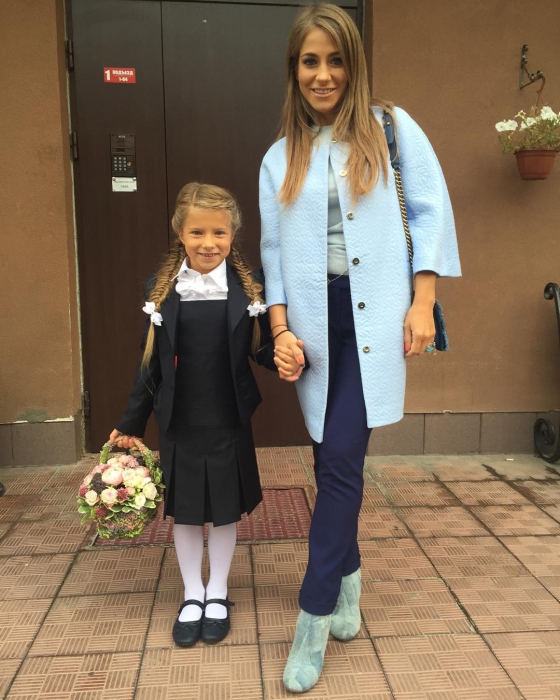 Телеведущая Юлия Барановская призналась, что перед линейкой волновалась не меньше дочери Яны, еще бы, дочь Юлии и футболиста Андрея Аршавина стала