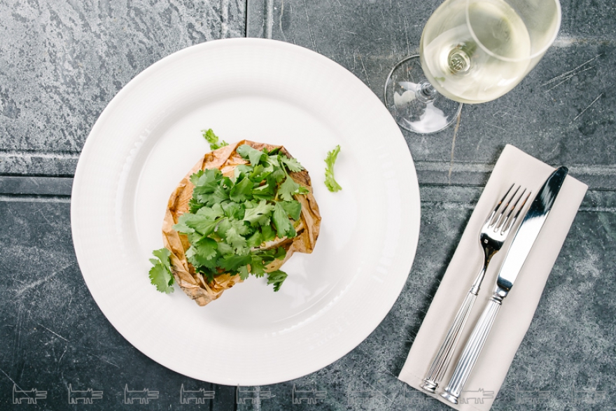 Филе чилийского сибаса, запеченное в конверте с имбирем