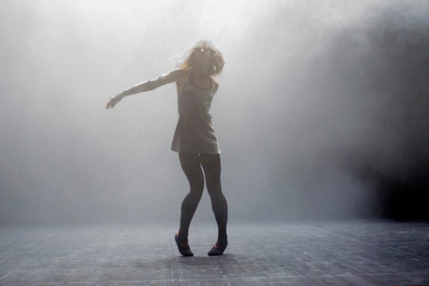 «Сфумато» Темой концептуального пластического спектакля парижской компании L’A стали глобальные вещи: непостоянство всего суетного, перспективы