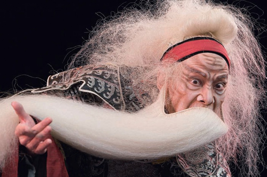 «Король Лир» Главная идея Ву Хсинг Куо — режиссера и актера театра «Современная легенда» (Тайвань) — соединение европейской драматургии с традицией