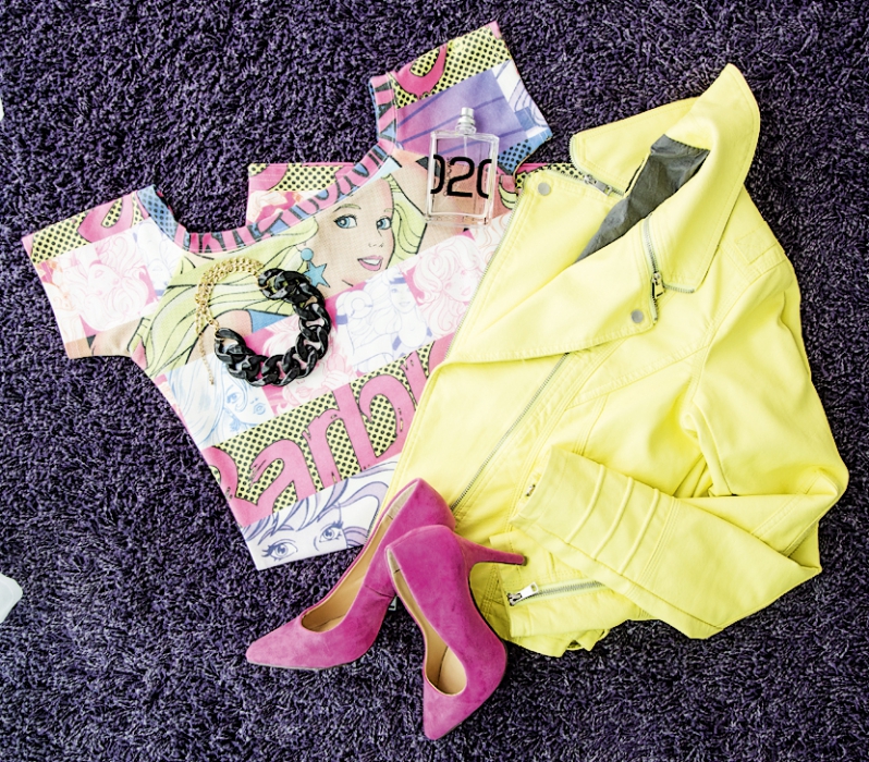 Куртка River Island,туфли Carvela, платье Miss Selfridge, колье Escada, парфюм Molecule 02