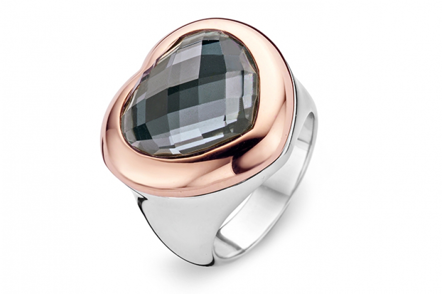 Palm Beach, Tirisi Moda Каемка из розового золота охватывает крупный гематит, который собирался принять строгую геометрическую форму, но вовремя