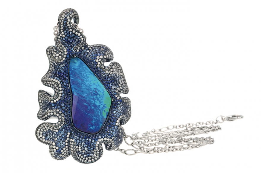 Laguna, Diamant Collection Исполинский черный опал из Австралии весом почти 22,5 карата в подвеске Laguna облепил драгоценный планктон из