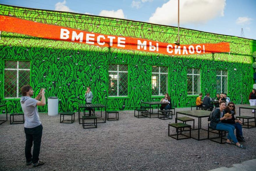 Стрит-фуд Зрелищ для народа будет предостаточно, а хлеба на всех хватит. В фуд-корте будут представлены одиннадцать общепитов города: мобильная