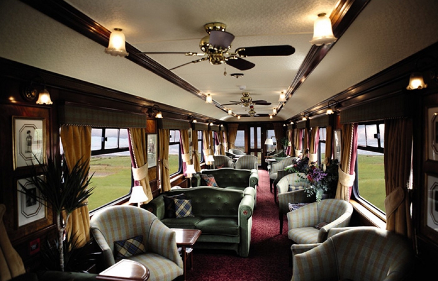 Royal Scotsman Круговые маршруты по Шотландии поезд, тоже входящий в коллекцию Belmond, начинает из Эдинбурга: тридцать шесть человек — именно столько