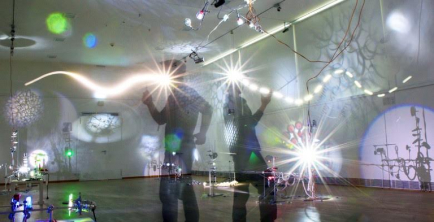 Фестиваль Cross Art На всех этажах «Эрарты» представят аудиовизуальные инсталляции. На основной сцене каждый вечер будут проходить театральные