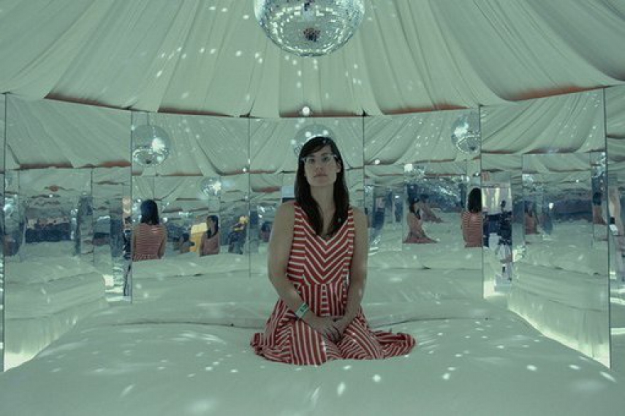 Пятница-воскресенье, 2-4 октября Кинотеатр «Мир» принял фестиваль новых фильмов о музыке и современной культуре. Старт Beat Weekend дала картина «B