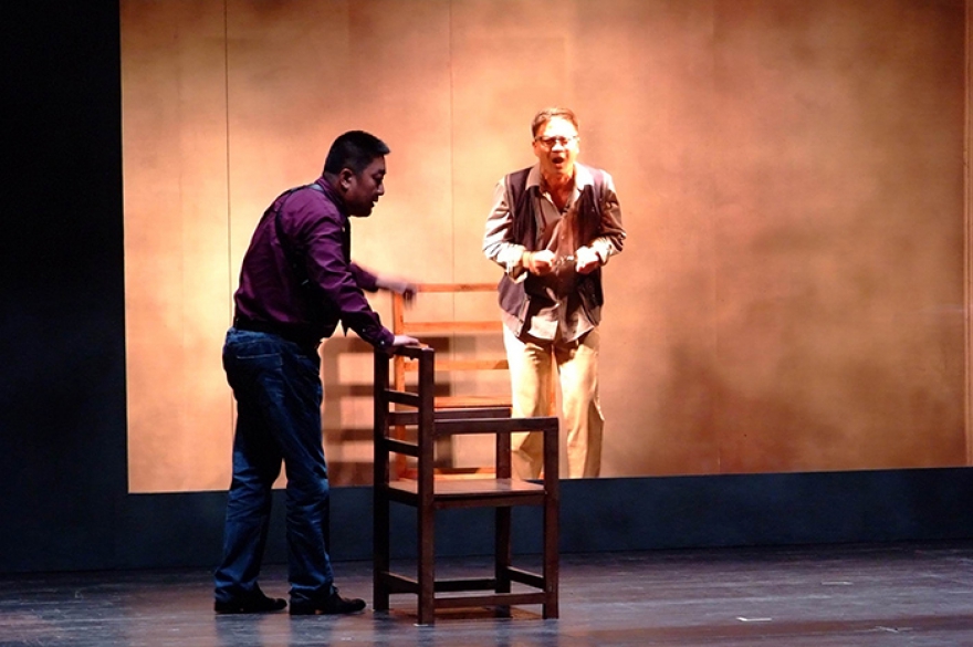 «Что скрывает ложь» Дебютанты фестиваля — труппа из Гуанчжоу «Театр № 13», названная так по номеру дома, где театр располагается: в Китае чертова