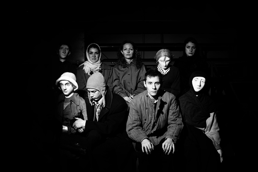 В программу фестиваля вошли и громкие премьеры прошлого петербургского театрального сезона. Это сложное политическое полотно «Что делать?» худрука БДТ