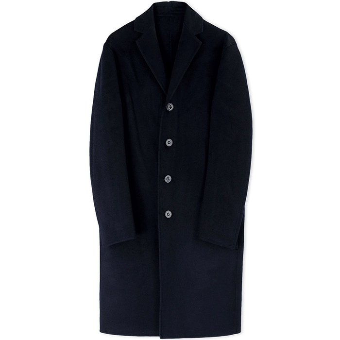 Антон Миненков, модель «Неписанный дресс-код моделей — «мартинсы», черные узкие джинсы и футболки. А осенью к этому прибавятся свитер и оверсайзд