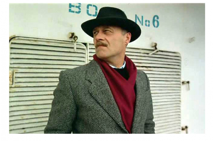 По градусу авантажности стиль Крымова на советских улицах был бы сопоставимс выходами Ника Вустера на Pitti Uomo.