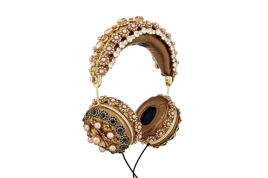 Наушники Dolce & Gabbana, 595 965 руб. (net-a-porter.com)