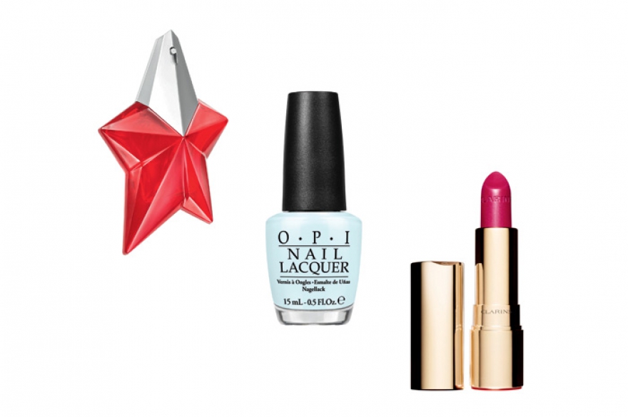 Мы укомплектовали мейкап-бокс Любови Полищук из фильма «Интердевоча», но умоляем никогда не применять единовременно все его компоненты: духи Thierry