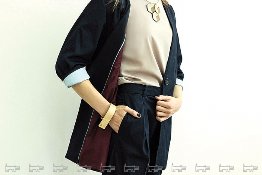 Четкие строгие линии, формирующие силуэт — любимый прием дизайнера.