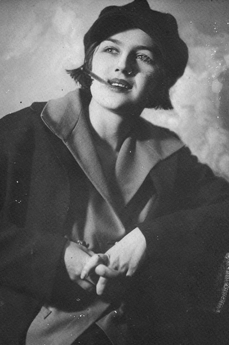 Эффектна дама, возможно актриса, в образе апаша. Ташкент, 1927 г. Архив О. А. Хорошиловой