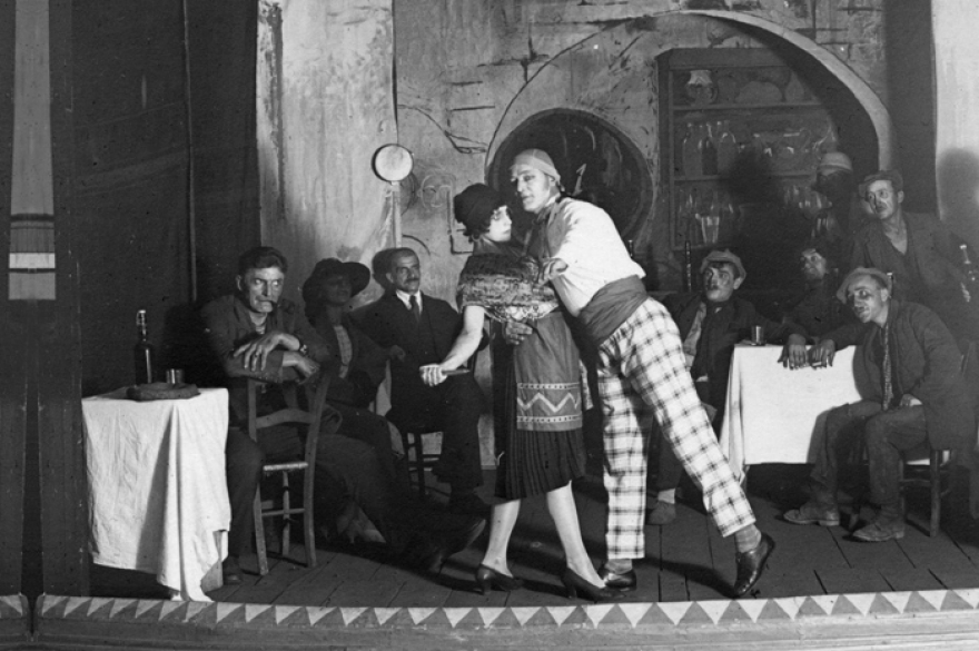 «Танец апашей», исполняемый на театральной сцене. Середина 1920-х гг. Архив О. А. Хорошиловой