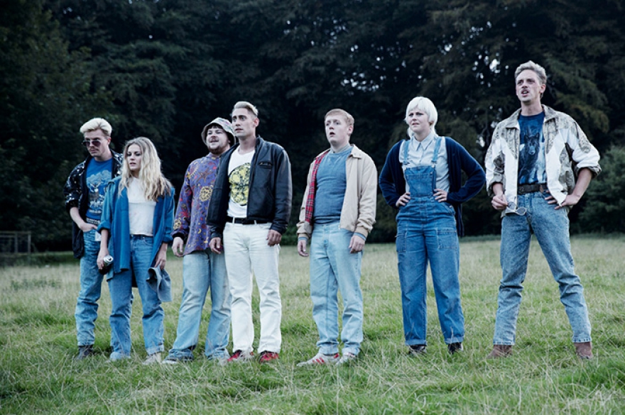 «Это — Англия. Год 1990» Четыре серии, заключительная часть многолетнего проекта сурового гуманиста, британского режиссера Шейна Медоуза. Началось все