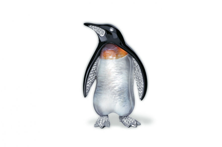Vhernier Вместо герба с девизом «Зима близко» дом Старков мог бы взять эту брошь-пингвина из белого золота с положенными под горный хрусталь