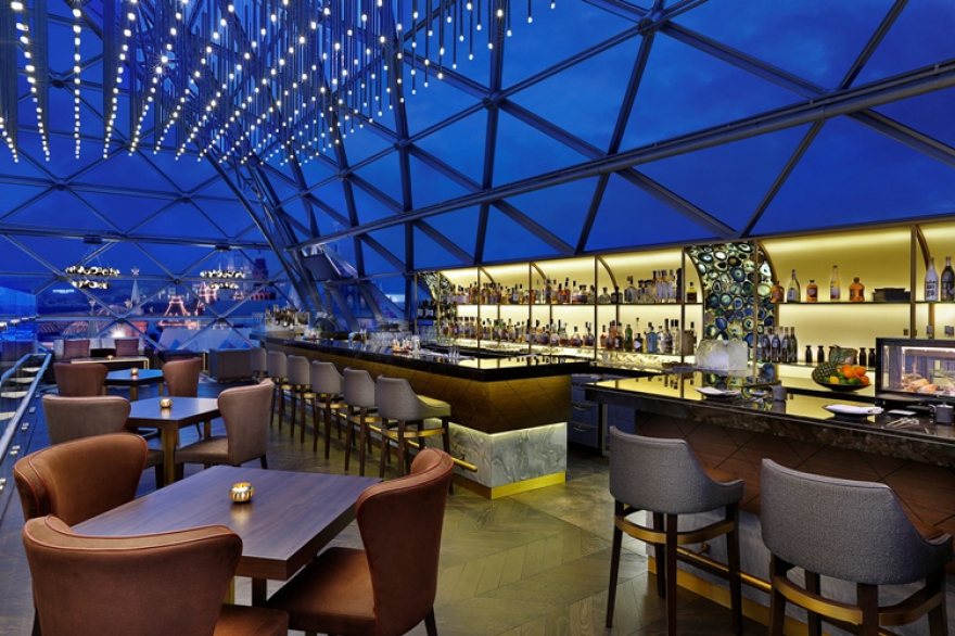 Праздничный ужин в ресторане «О2 Лаунж» Красная площадь. Третьяковская галерея. Большой театр. Ресторан «О2 Лаунж». Ресторан и бар на 12-м этаже