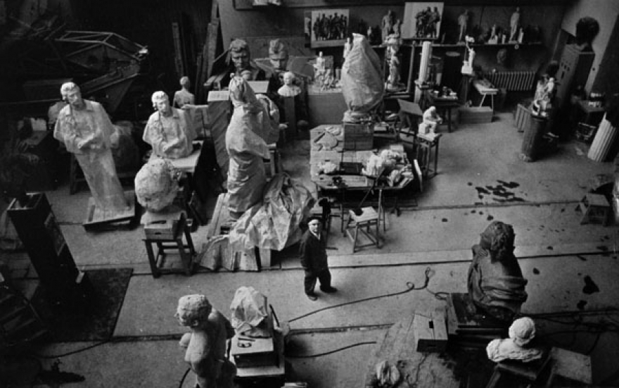 Михаил Аникушин в собственной мастерской