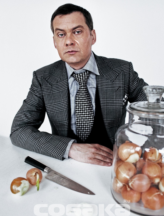 Ведущий церемонии вручения премии «Что где есть в Петербурге» 2015 — актер Геннадий Смирнов