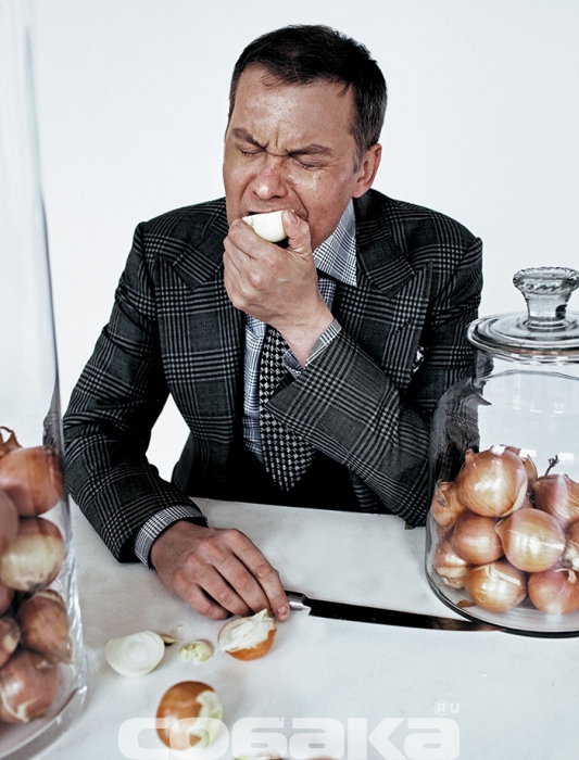 Ведущий церемонии вручения премии «Что где есть в Петербурге» 2015 — актер Геннадий Смирнов