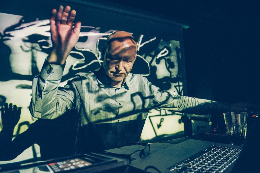 4. Многие не знают, но «Новые композиторы» — культовый проект с тридцатилетней историей. Они записали первый, по-настоящему революционный, российский