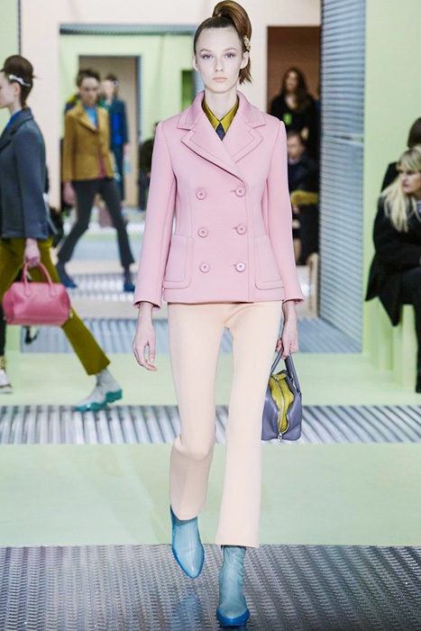 Брюки и жакет Prada, больше 120 000 руб.