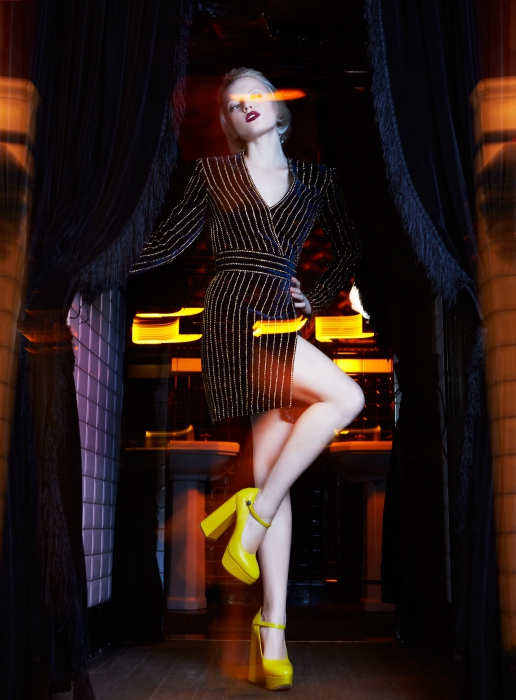 Платье Balmain, туфли Charlotte Olympia