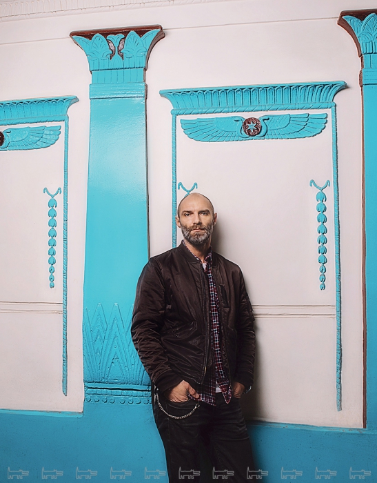 Футболка Fuct SSDD, рубашка Levi's, бомбер He by Mango, джинсы Levi's, ботинки Blundstone, часы Panerai Luminor, цепочка и карабин Cos